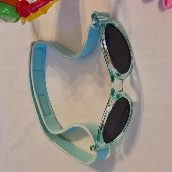 Child's summer fun bundle, goggles, sunglasses, toy age 6m+ - Picture 3 of 7